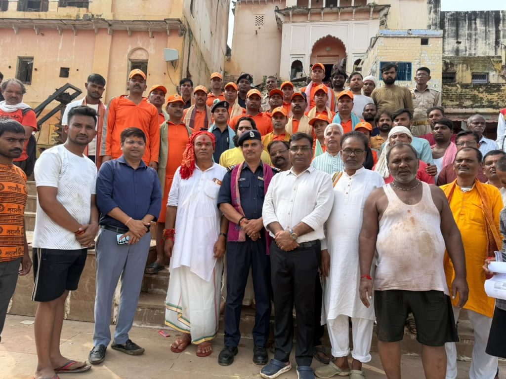 मंदाकिनी बाढ़ में 272 लोगों की जान बचाने वाली NDRF टीम का रामनामी भेंट कर सम्मान