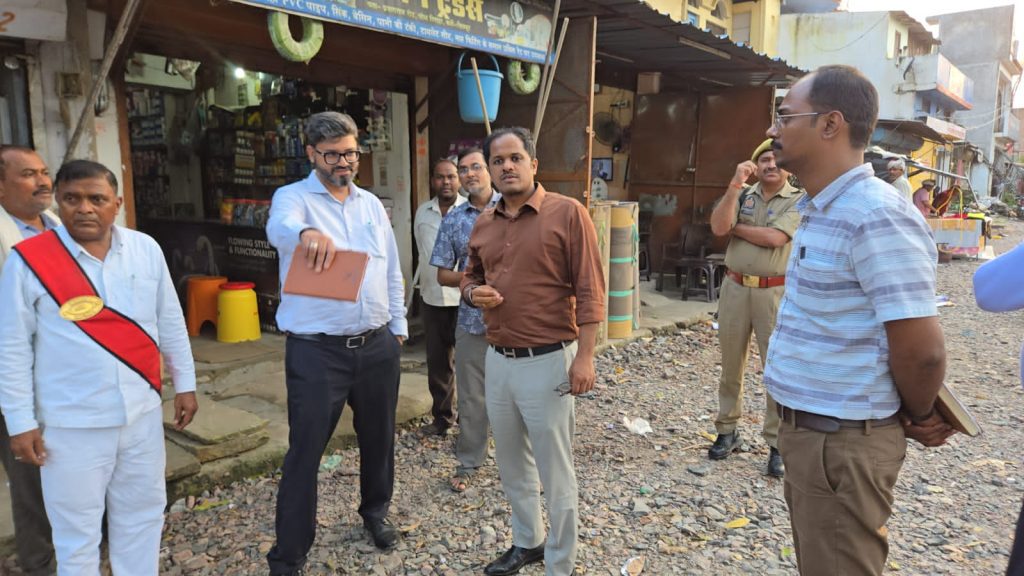 दिव्य पथ और तुलसी पथ का डीएम ने किया निरीक्षण, 30 नवंबर तक पूरा होगा काम